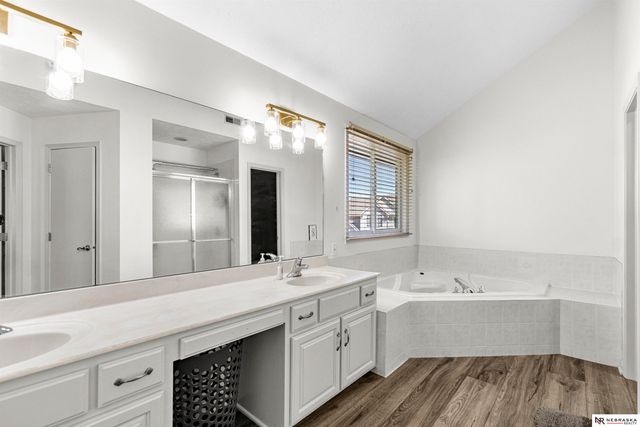 11828 S 52nd Street, Papillion, NE 68133