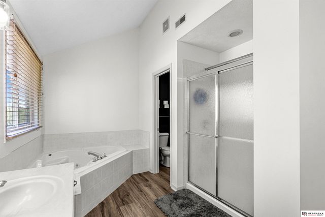 11828 S 52nd Street, Papillion, NE 68133