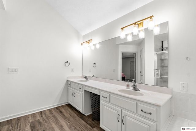 11828 S 52nd Street, Papillion, NE 68133