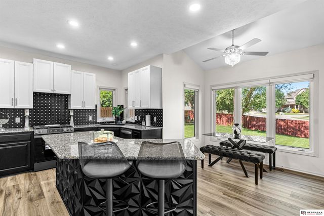 11828 S 52nd Street, Papillion, NE 68133