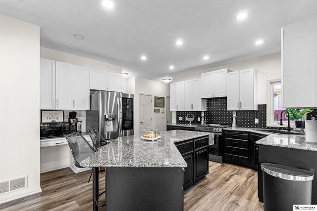 11828 S 52nd Street, Papillion, NE 68133