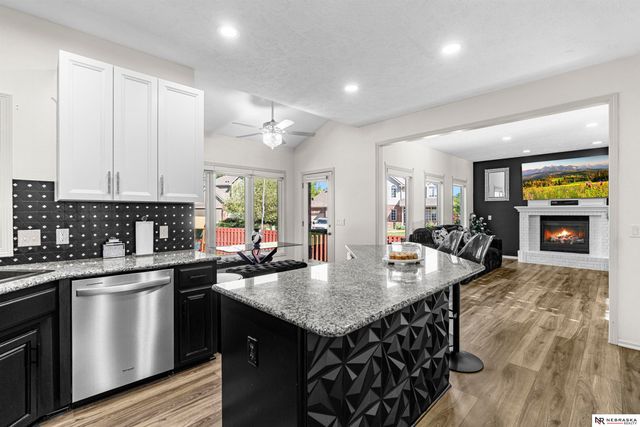 11828 S 52nd Street, Papillion, NE 68133