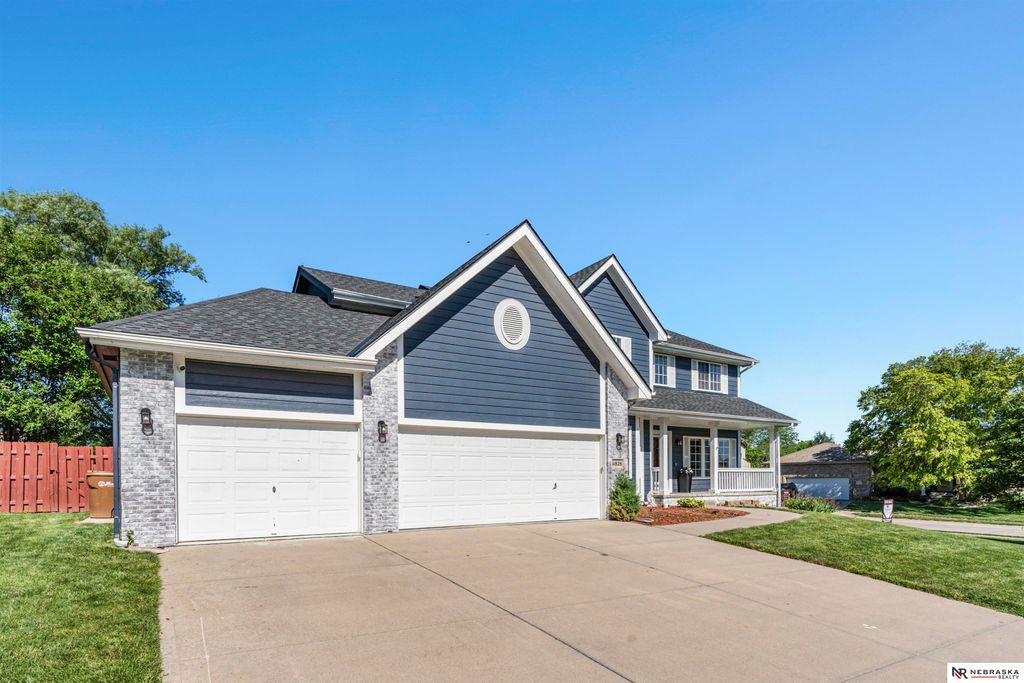 11828 S 52nd Street, Papillion, NE 68133
