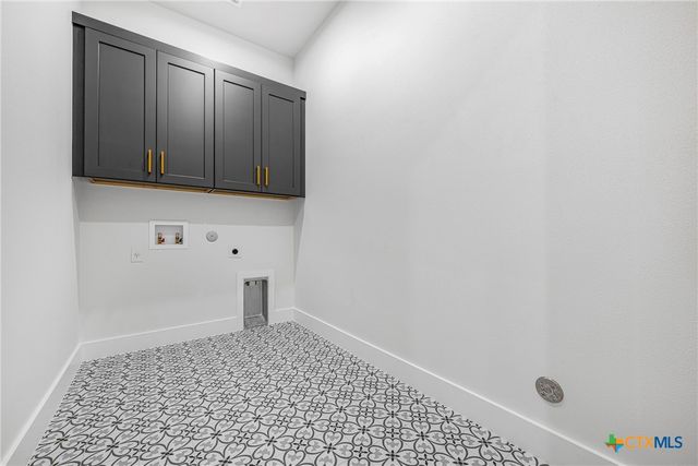 303 W Lane Ave, Manor, TX 78653