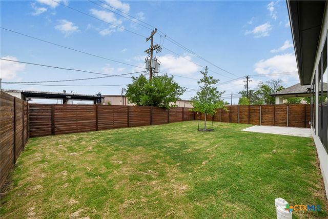 303 W Lane Ave, Manor, TX 78653