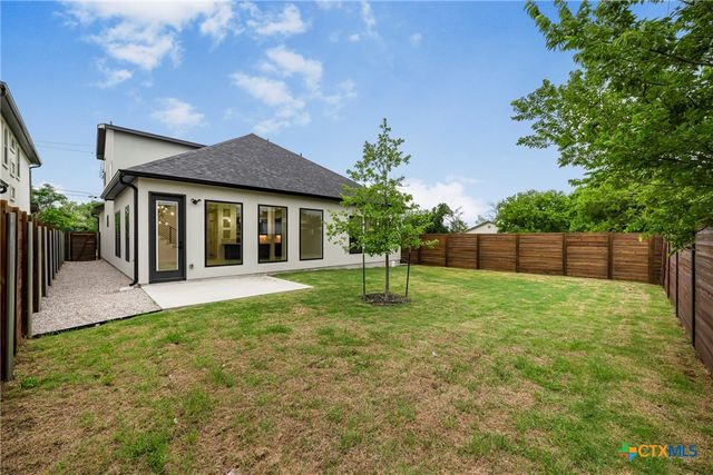 303 W Lane Ave, Manor, TX 78653