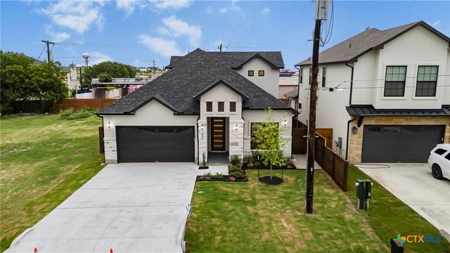 303 W Lane Ave, Manor, TX 78653