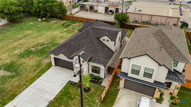 303 W Lane Ave, Manor, TX 78653