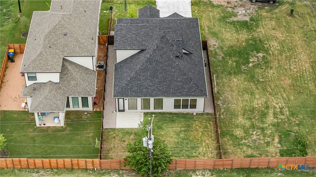 303 W Lane Ave, Manor, TX 78653