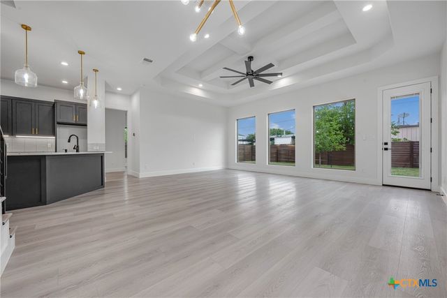303 W Lane Ave, Manor, TX 78653