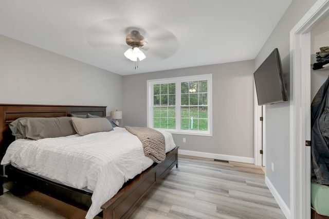 123 Parade Road, Barnstead, NH 03218