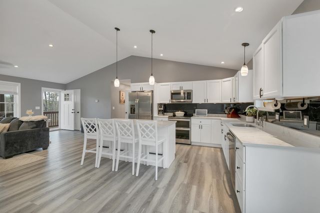 123 Parade Road, Barnstead, NH 03218