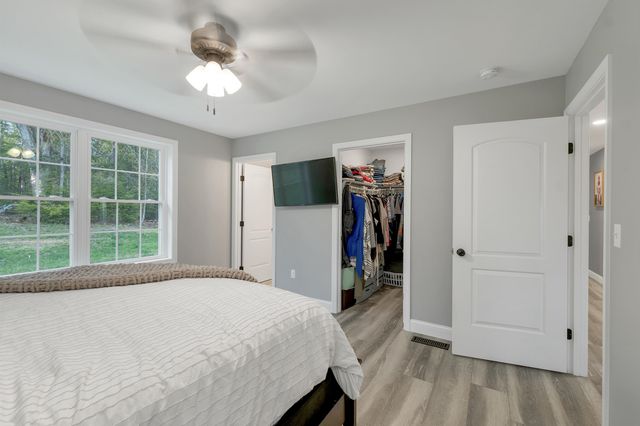 123 Parade Road, Barnstead, NH 03218