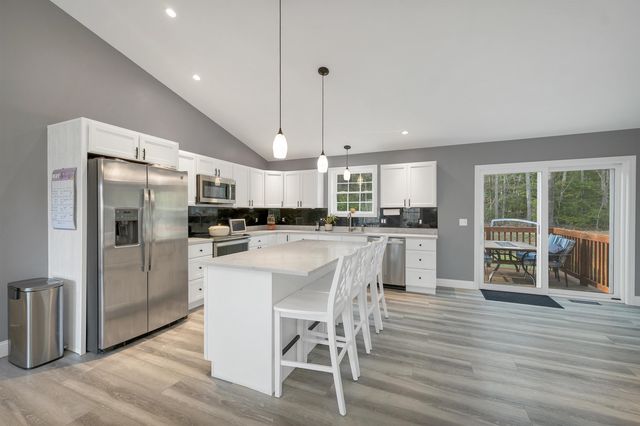 123 Parade Road, Barnstead, NH 03218