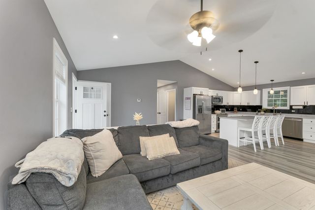 123 Parade Road, Barnstead, NH 03218