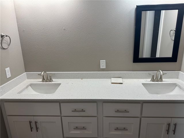 800 Phyllis Farm Road, Prairie Grove, AR 72753