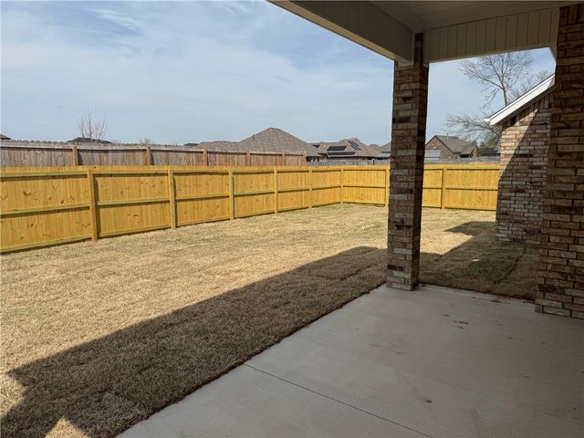 800 Phyllis Farm Road, Prairie Grove, AR 72753