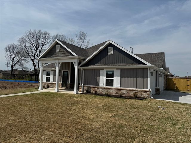 800 Phyllis Farm Road, Prairie Grove, AR 72753