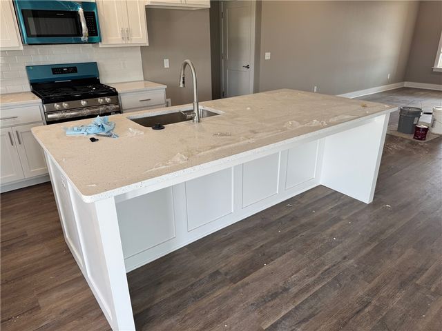 800 Phyllis Farm Road, Prairie Grove, AR 72753