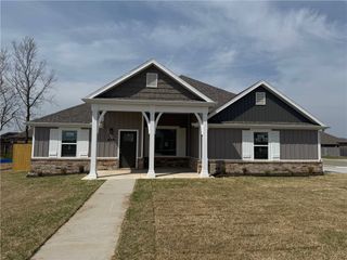 800 Phyllis Farm Road, Prairie Grove, AR 72753