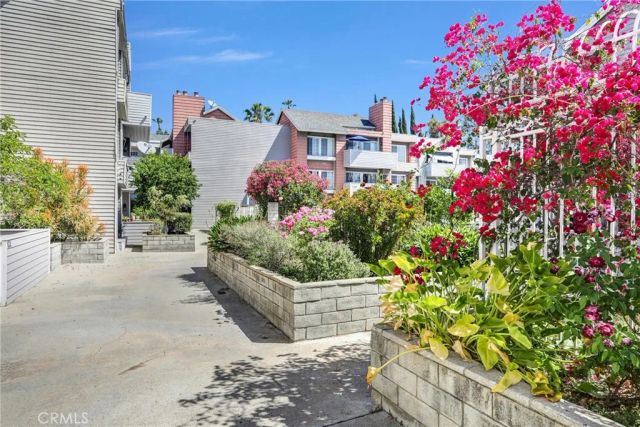 20235 Keswick Street 213, Winnetka, CA 91306