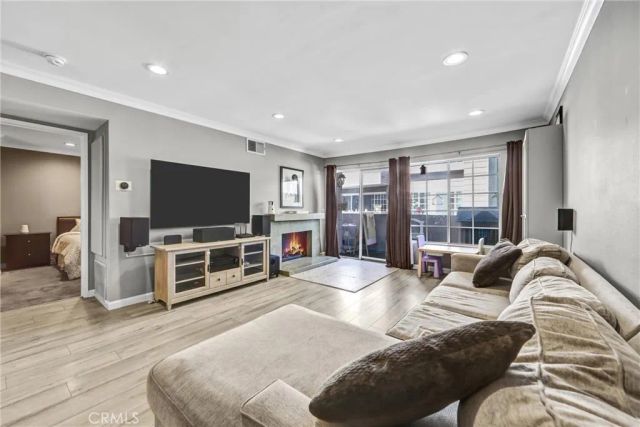 20235 Keswick Street 213, Winnetka, CA 91306