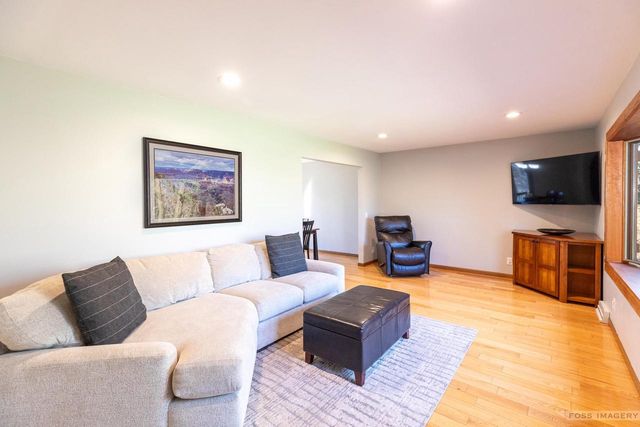 4930 Hickory Trail, Middleton, WI 53562