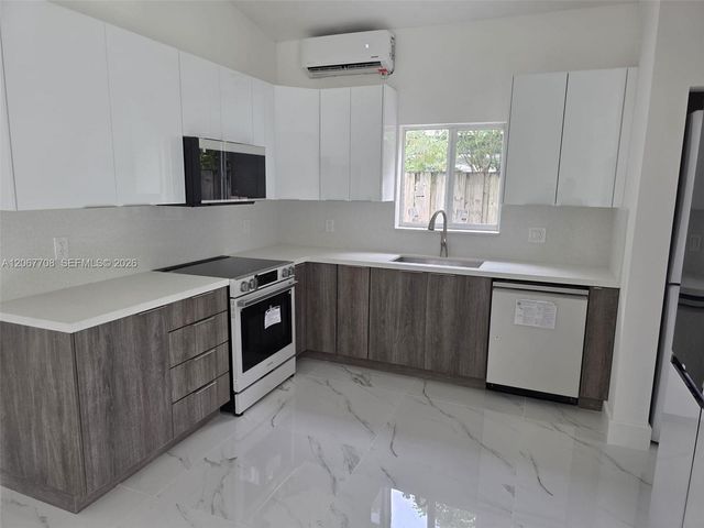 111 NE 45th Street, Oakland Park, FL 33334