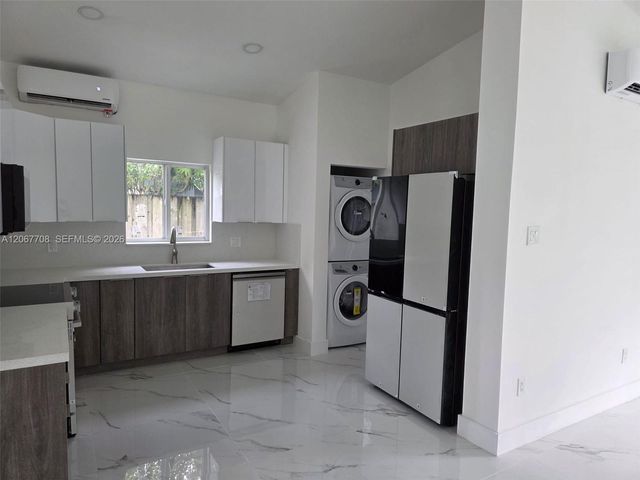 111 NE 45th Street, Oakland Park, FL 33334