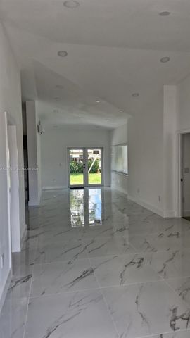 111 NE 45th Street, Oakland Park, FL 33334