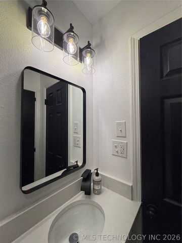 75 S 204th East Avenue, Tulsa, OK 74108