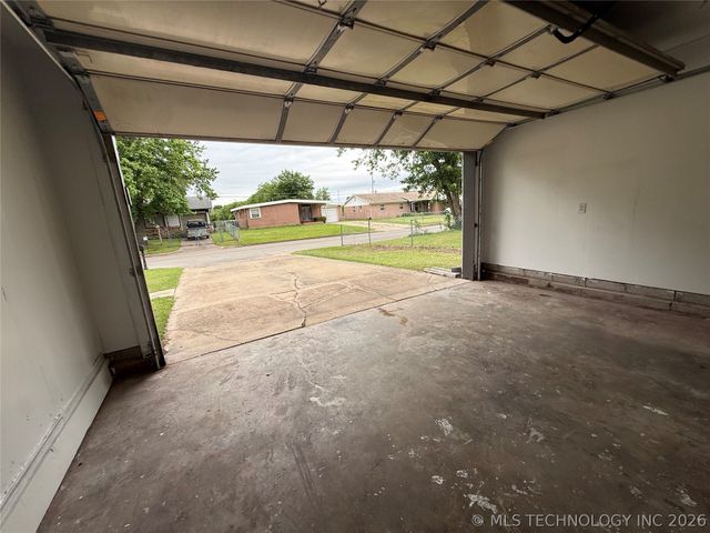 75 S 204th East Avenue, Tulsa, OK 74108