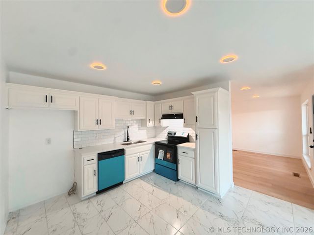 75 S 204th East Avenue, Tulsa, OK 74108