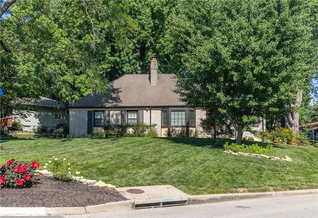 4934 Howe Drive, Roeland Park, KS 66205