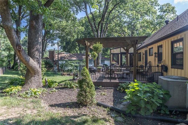 4934 Howe Drive, Roeland Park, KS 66205