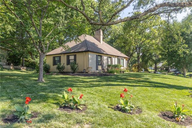 4934 Howe Drive, Roeland Park, KS 66205