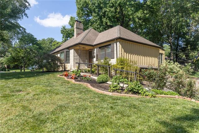 4934 Howe Drive, Roeland Park, KS 66205