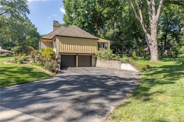 4934 Howe Drive, Roeland Park, KS 66205