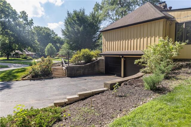 4934 Howe Drive, Roeland Park, KS 66205