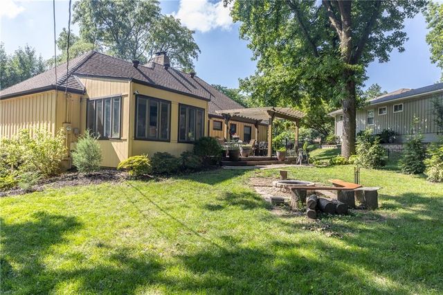 4934 Howe Drive, Roeland Park, KS 66205