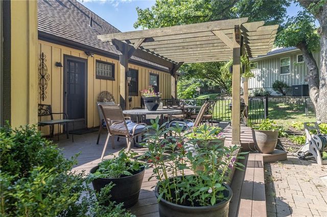 4934 Howe Drive, Roeland Park, KS 66205