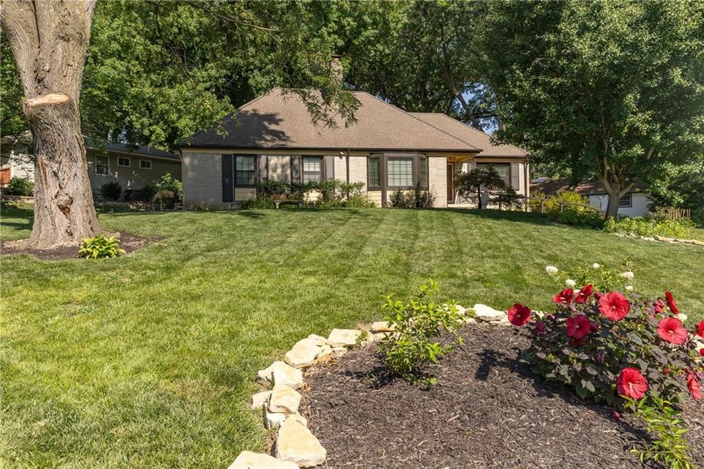 4934 Howe Drive, Roeland Park, KS 66205