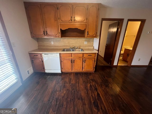 982 Locust Drive NE, Conyers, GA 30012