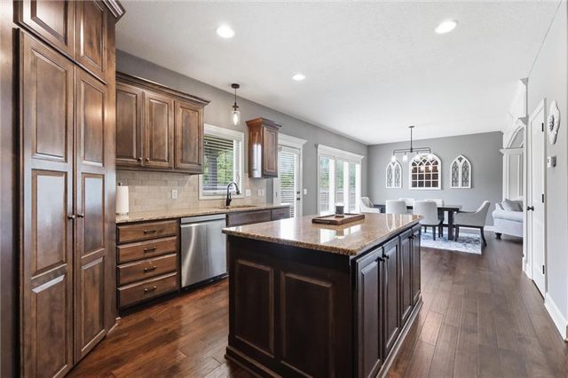 1729 Cambridge Circle, Kearney, MO 64060