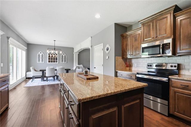 1729 Cambridge Circle, Kearney, MO 64060
