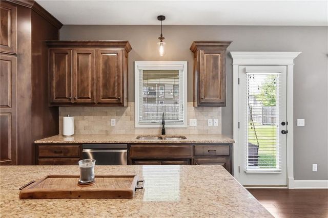 1729 Cambridge Circle, Kearney, MO 64060