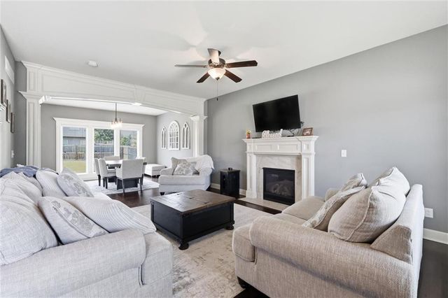 1729 Cambridge Circle, Kearney, MO 64060