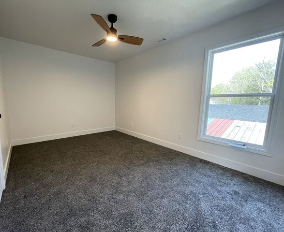 504 Market St, S, Paris, TN 38242