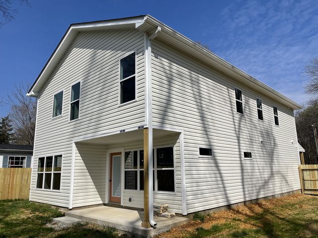 504 Market St, S, Paris, TN 38242