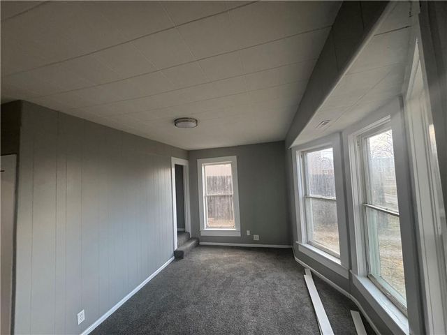 1402 S Park Avenue, Oak Grove, MO 64075